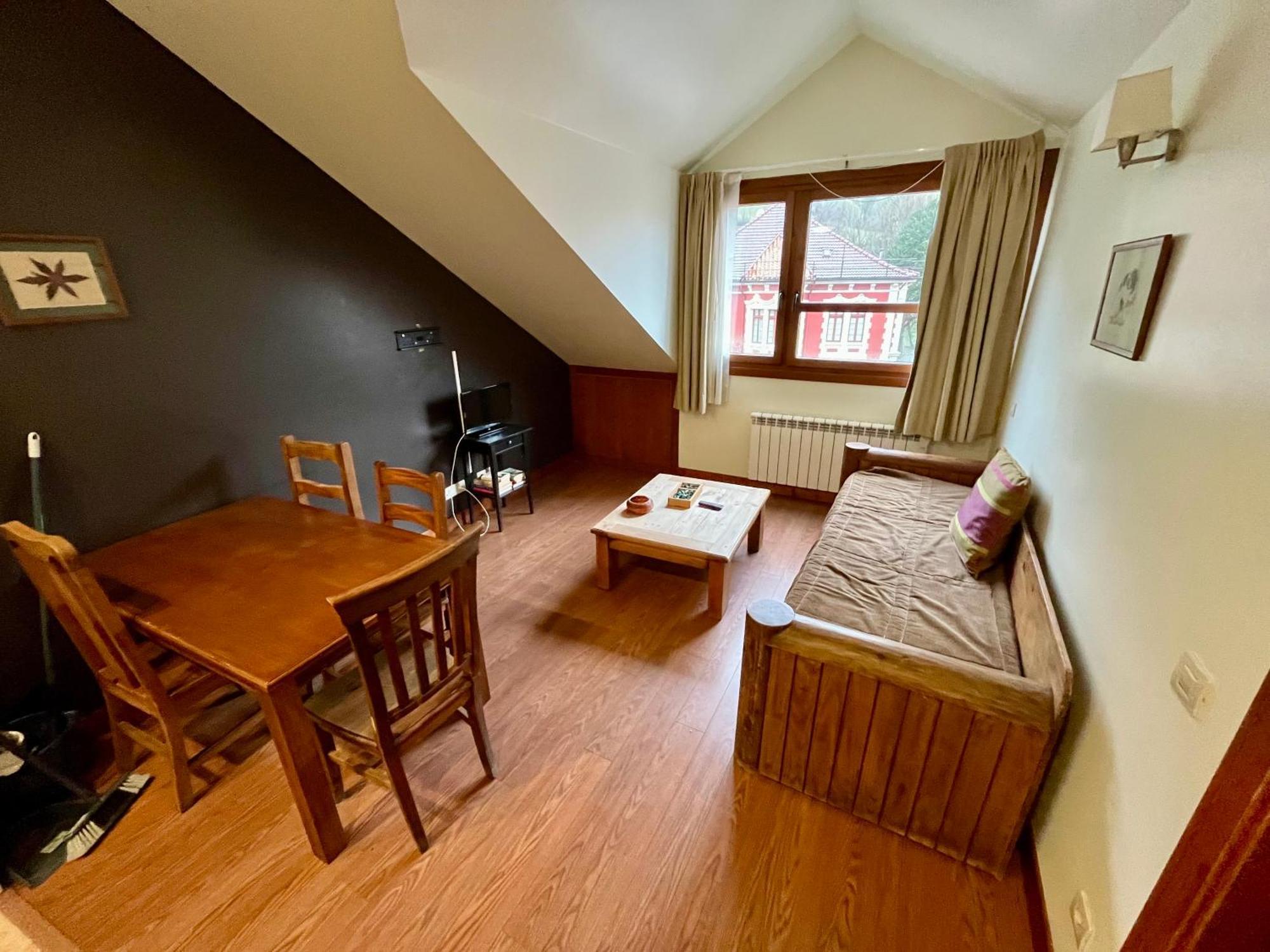 Lotila Flats Cuirgu Aparthotel Felechosa Bagian luar foto
