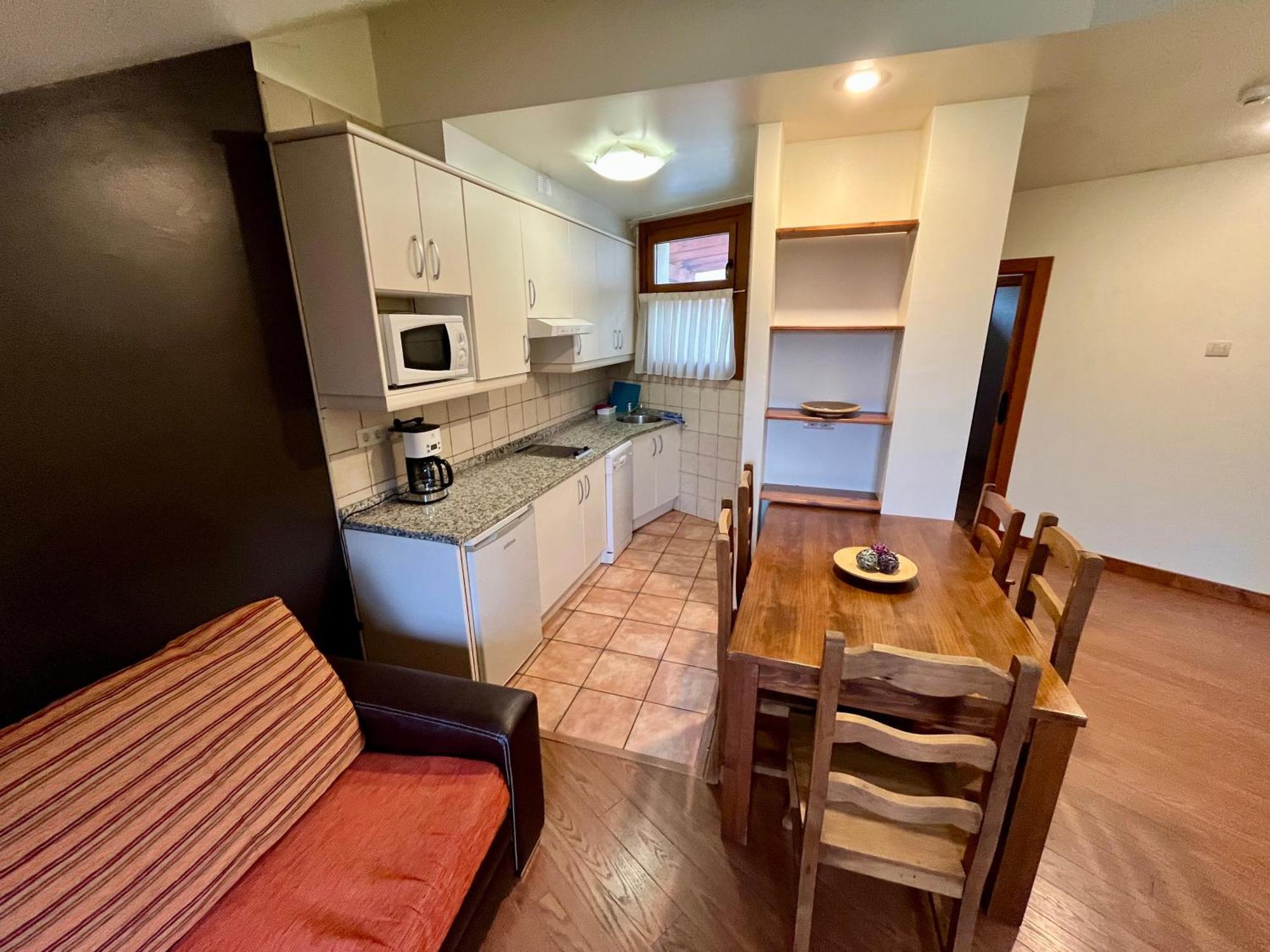 Lotila Flats Cuirgu Aparthotel Felechosa Bagian luar foto