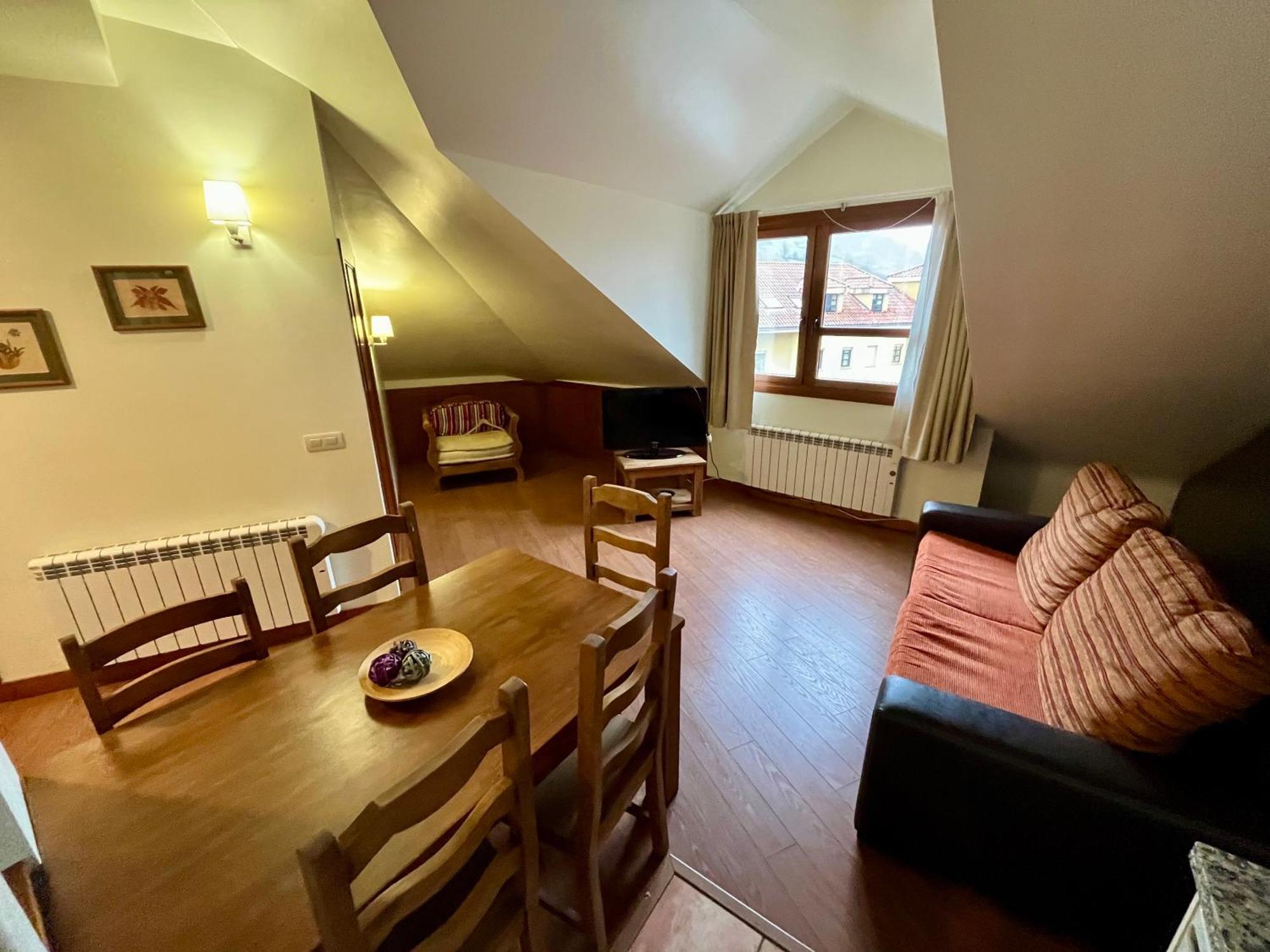 Lotila Flats Cuirgu Aparthotel Felechosa Bagian luar foto