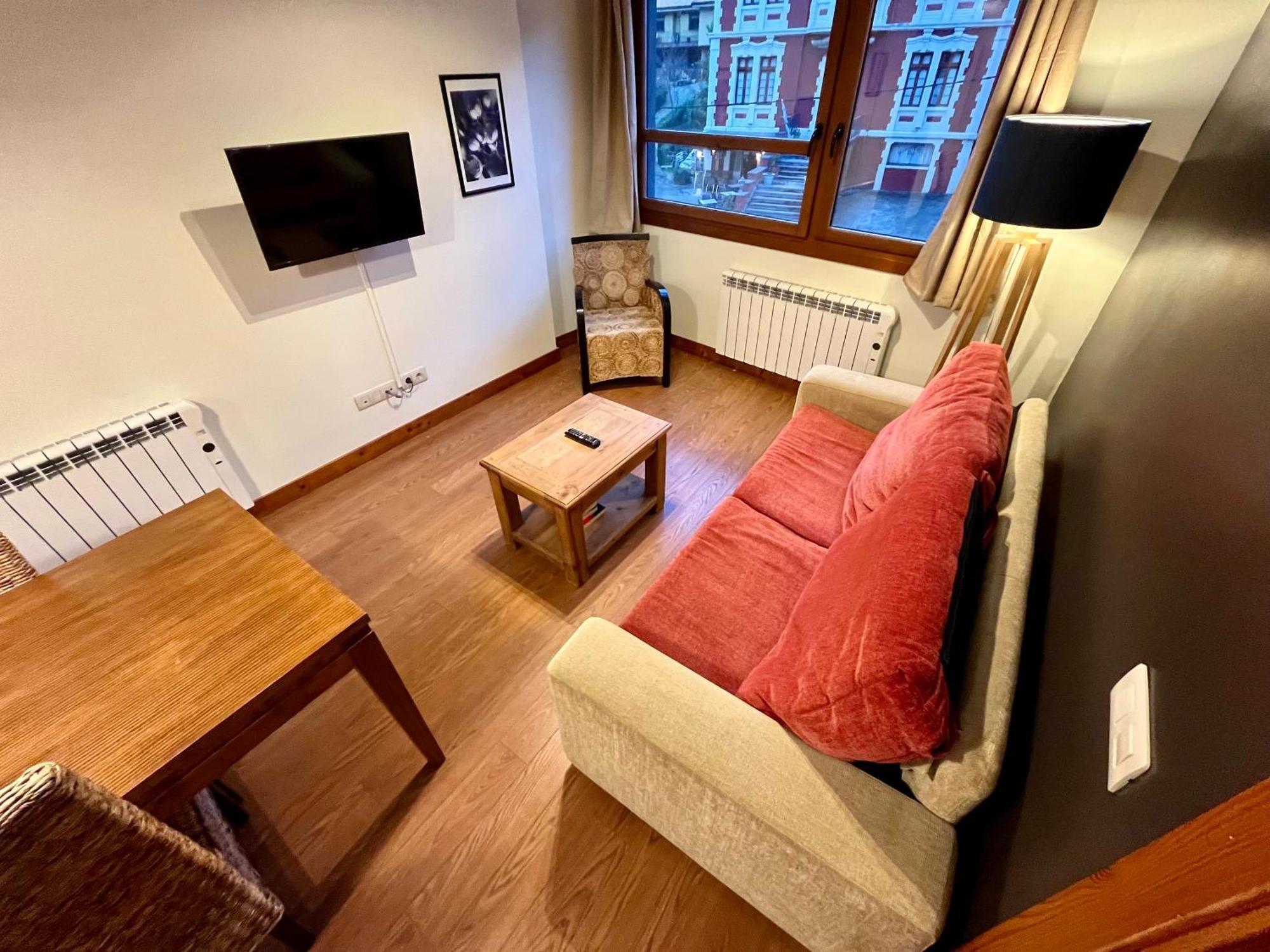 Lotila Flats Cuirgu Aparthotel Felechosa Bagian luar foto