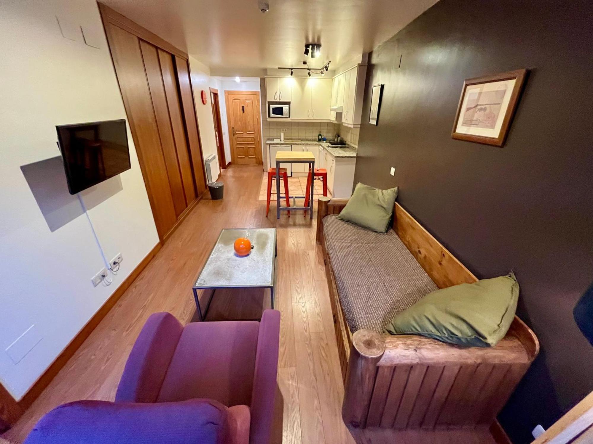 Lotila Flats Cuirgu Aparthotel Felechosa Bagian luar foto